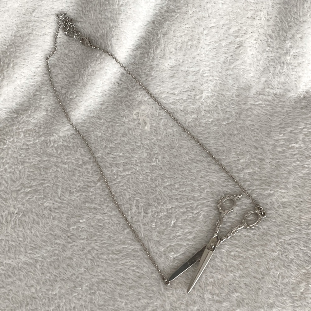 Scissor necklace